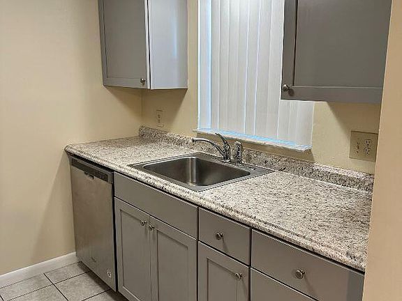 3rd image of 52 Masters Dr APT A