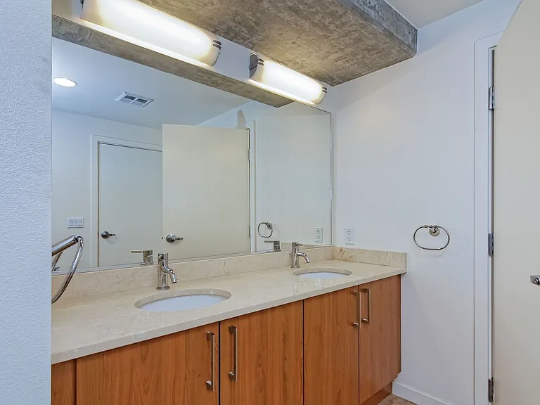 800 The Mark Ln #1807 — Photo 16