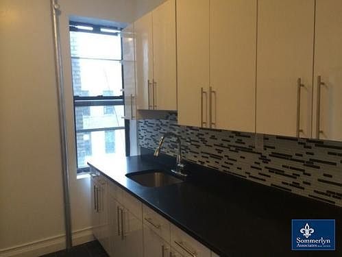 2nd image of 432 Suydam St APT C14