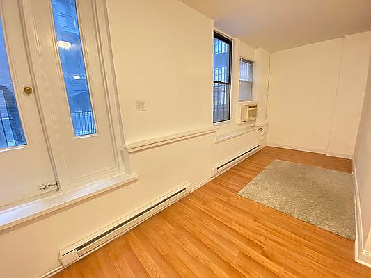 2nd image of 17 E 31st St #3R