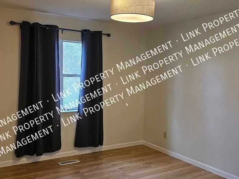 9328 Berkshire Cir — Photo 19