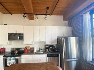 (Undisclosed Address), North Andover, MA 01845