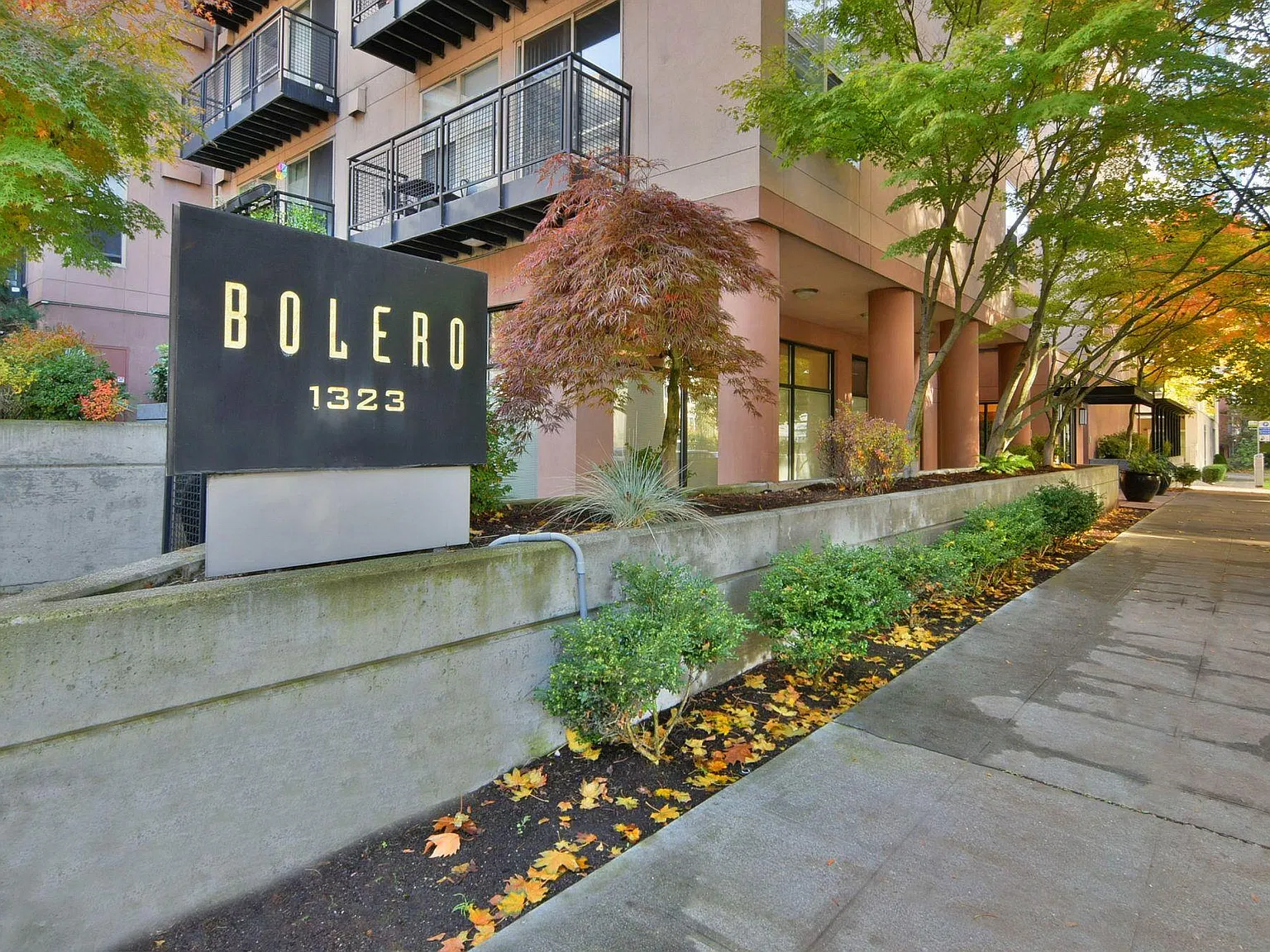 1323 Boren Ave — Photo 3