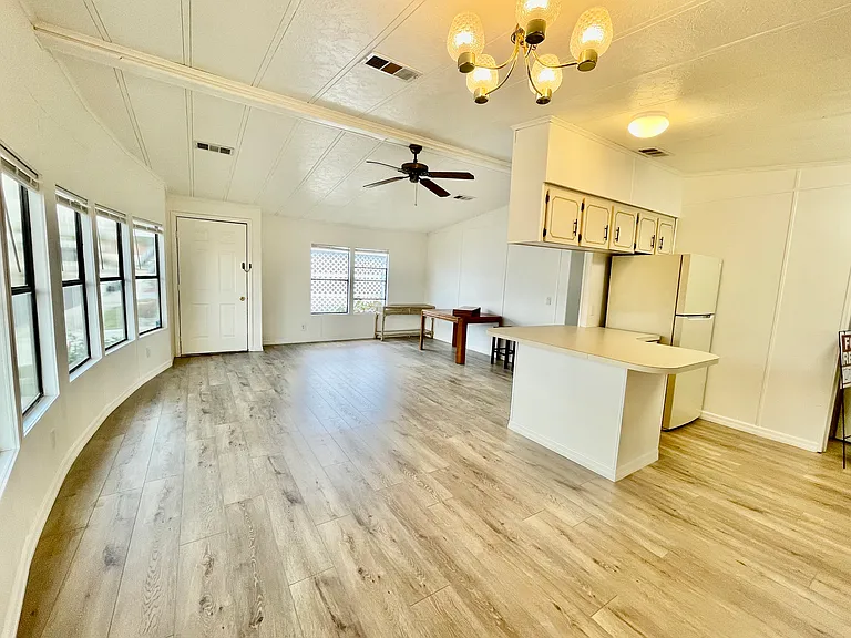 100 Hampton Rd #39 — Photo 1