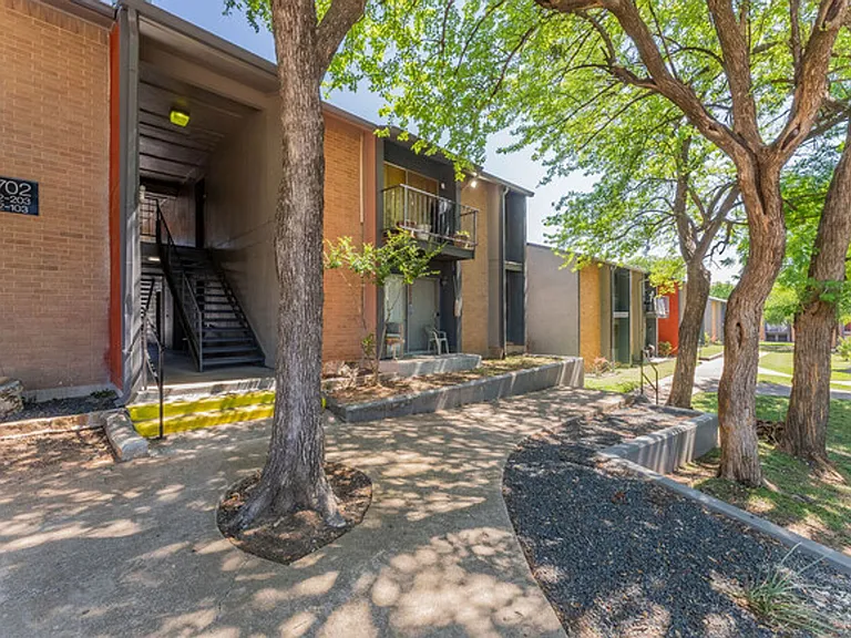 South Crest Apartments: All Bills Paid -Dazzling Dallas Apartments in Quiet Area! — Photo 48