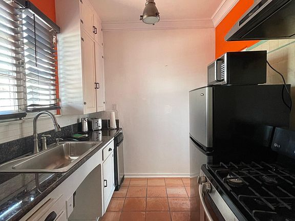2nd image of 8218 1/2 Norton Ave