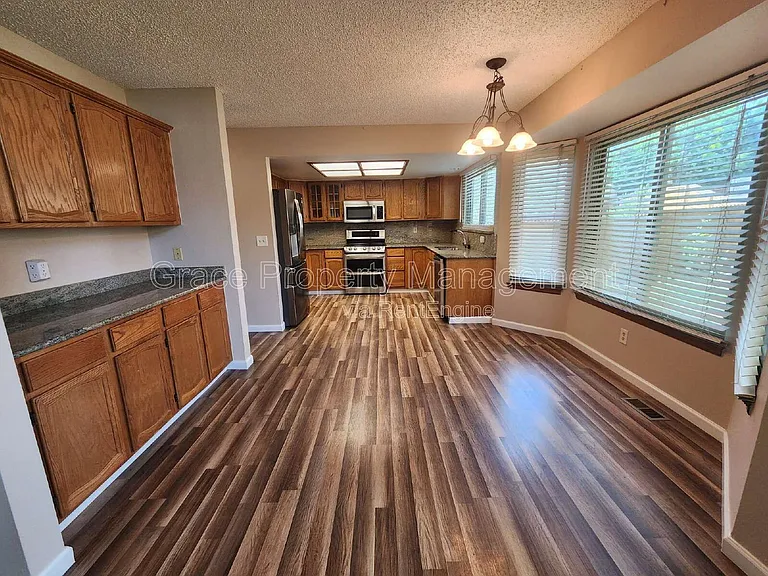 11725 Chase Ct — Photo 6