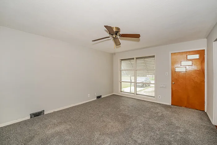 4 bed, 2.0 bath, 1377 sqft, $1,545 — Photo 2