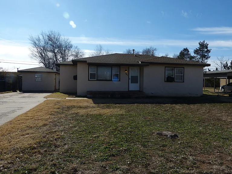 703 Dixie Dr — Photo 1