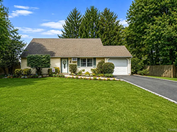 4 Highview Lane, Ridge, NY 11961