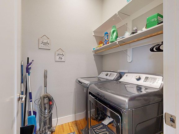 2nd image of 417 Paradise Pointe Dr