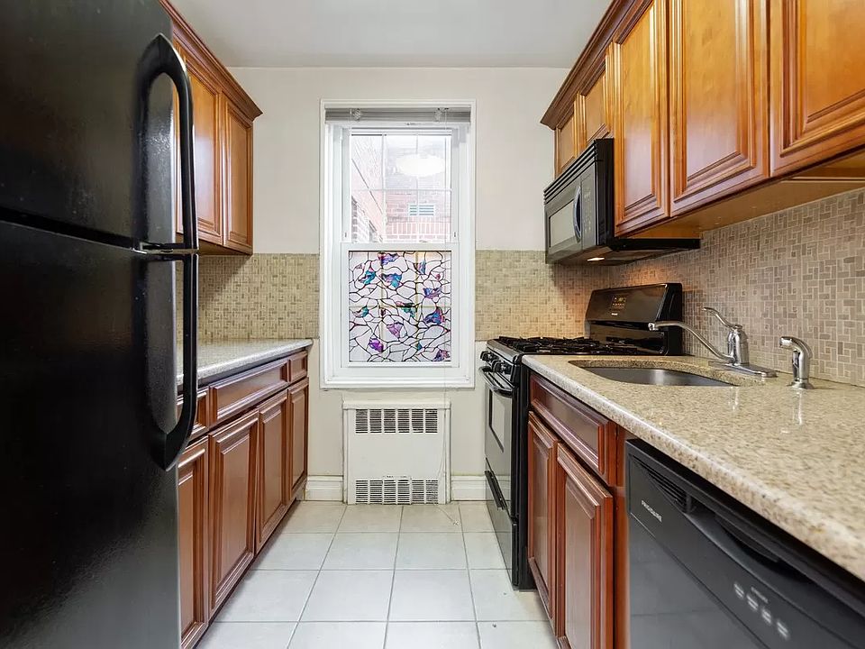 1st image of 14018 Burden Cres #605