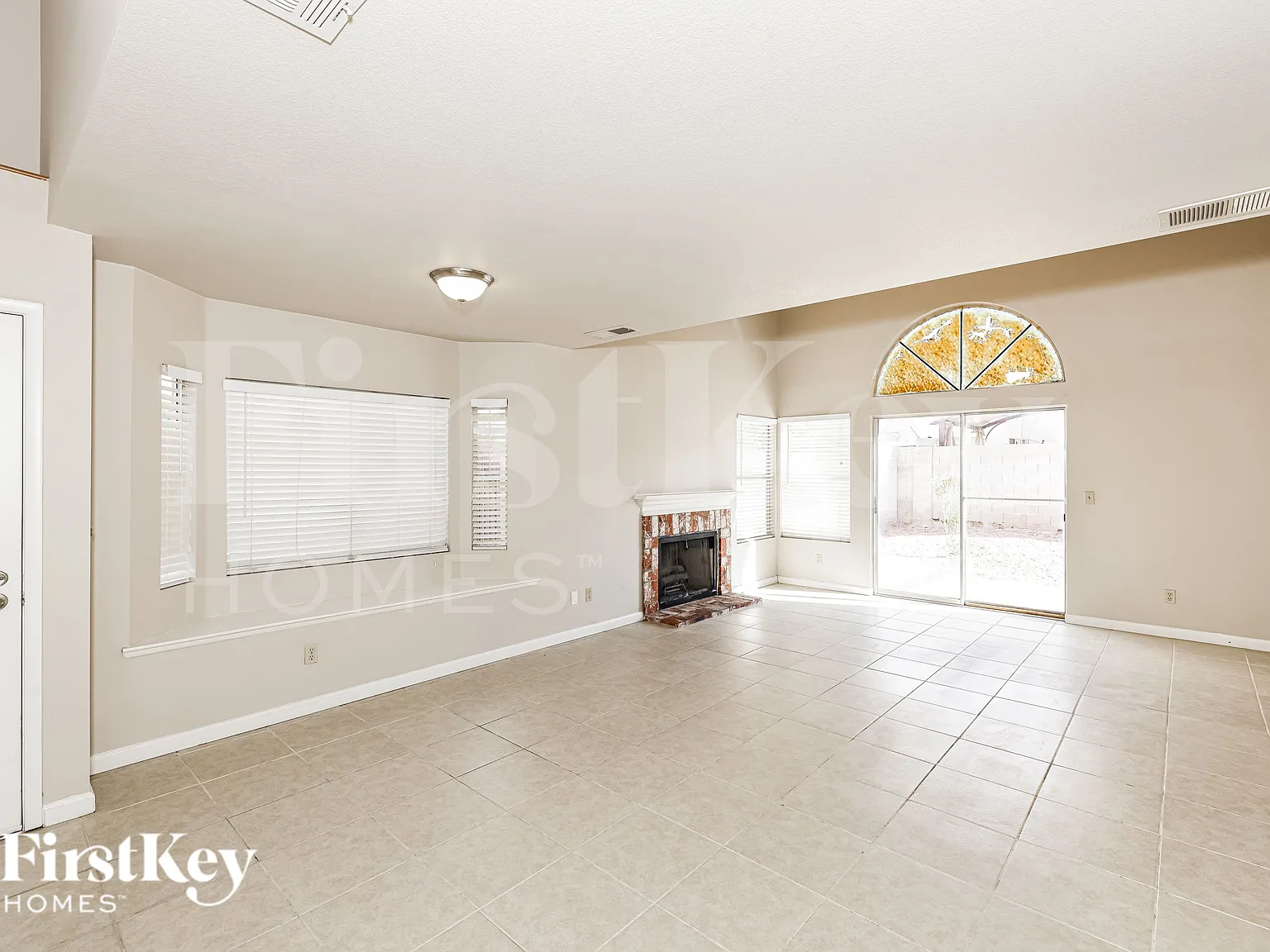 3 bed, 2.5 bath, 1679 sqft, $2,110 — Photo 3