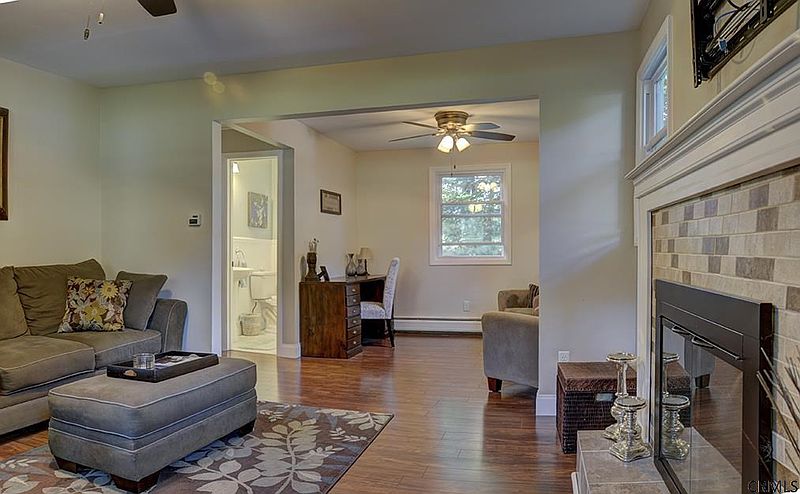 5th image of 18 MOUNTAIN LAUREL Drive