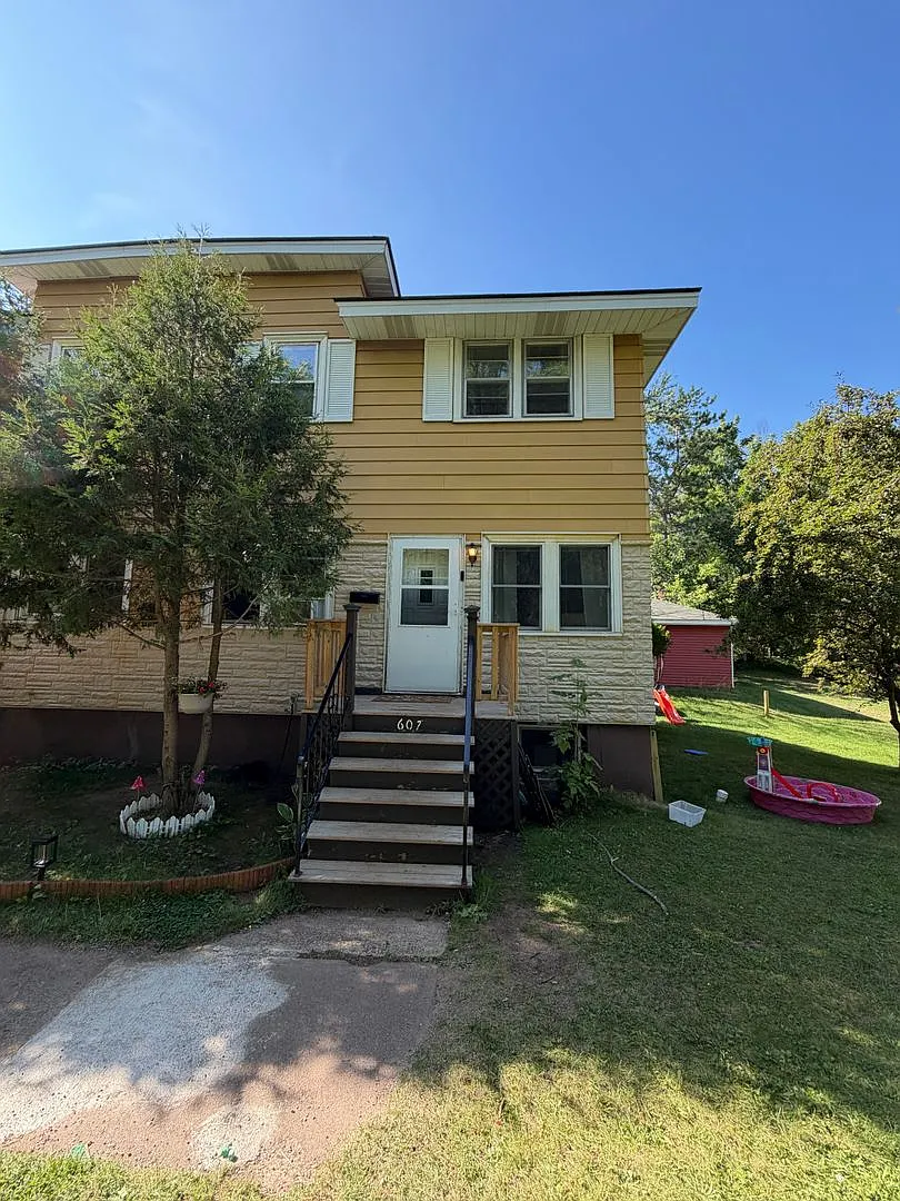 605 - 607 Leicester Ave — Photo 2