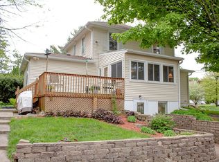 2702 Cedar Heights Dr, Cedar Falls, IA