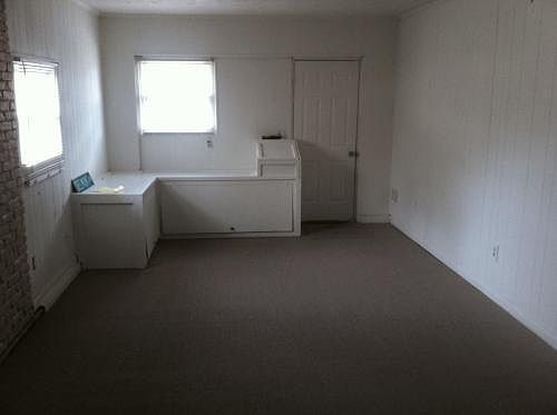 3rd image of 3942 Delmont Dr