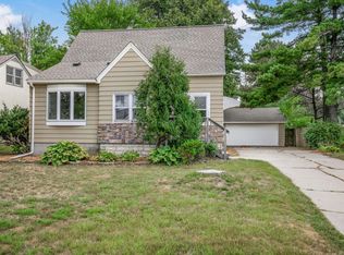 756 McKnight Rd N, Maplewood, MN 55119