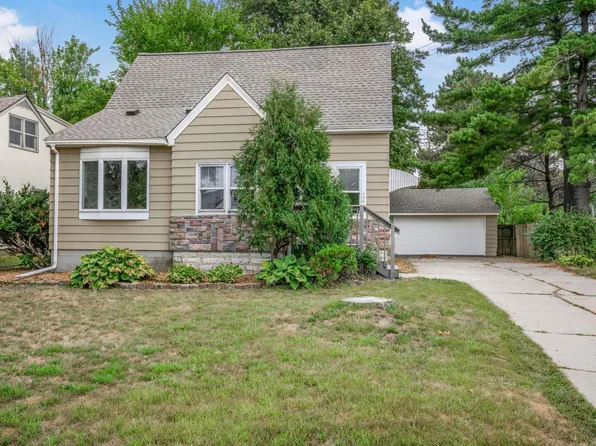 756 McKnight Rd N, Maplewood, MN 55119