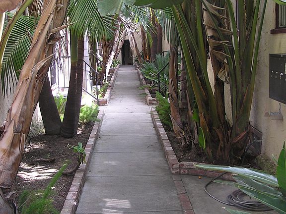 4th image of 756 N Van Ness Ave #10