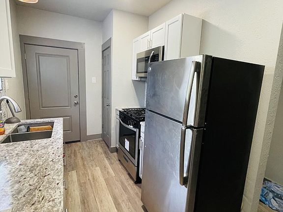 4th image of 521 W Craig Pl #3
