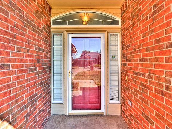 5th image of 4725 SE 43rd St