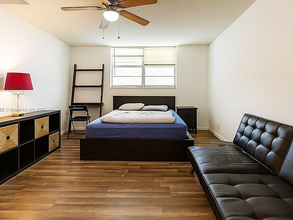 4th image of 9330 Lagoon Pl APT 206