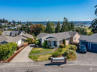 1070 SW Harbor Vista Cir, Oak Harbor, WA 98277