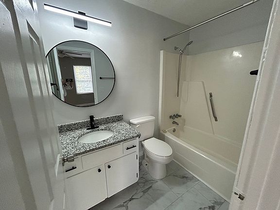 3rd image of 940 Glenn St APT 804