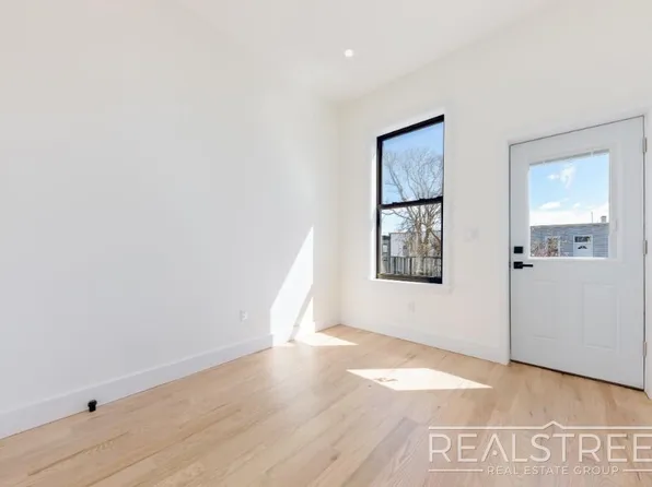 1276 Jefferson Avenue image 6 of 12