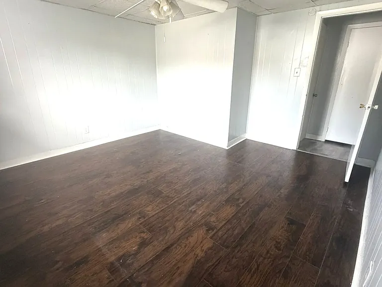 160 E Railroad St #2 — Photo 4