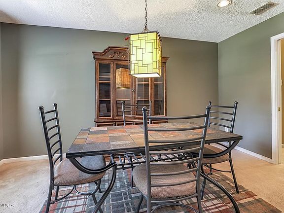 4th image of 261 Clover Ct