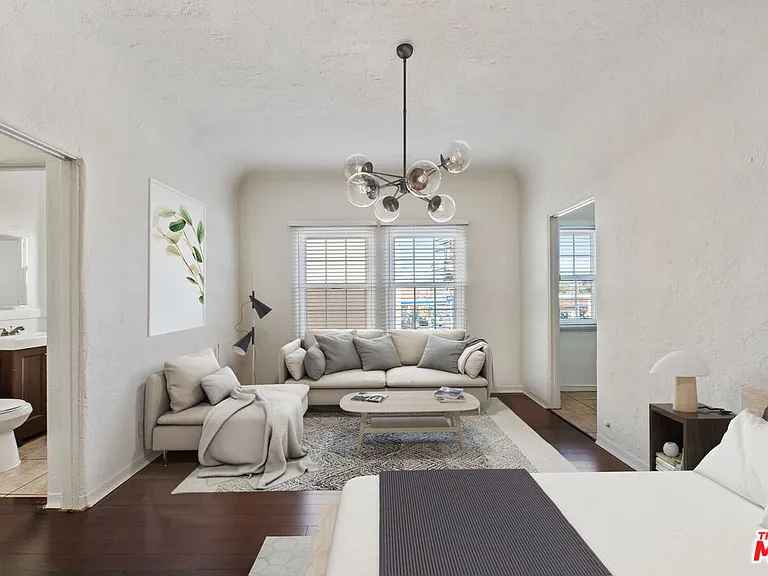 5320 W Olympic Blvd #23 — Photo 11