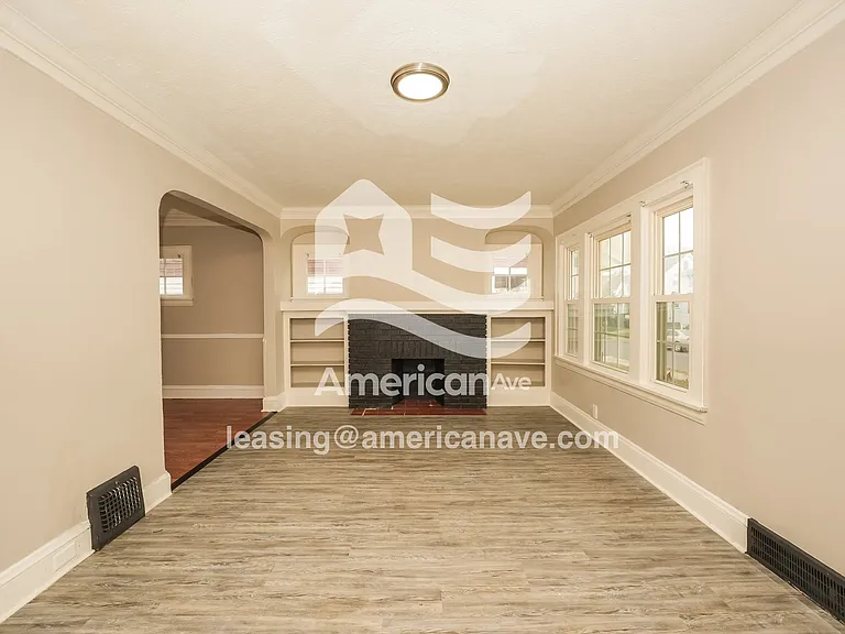 1403326_002_living_room_2.jpg