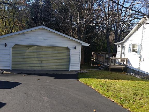 3rd image of 2575 N Lakeshore Dr