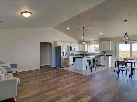 3rd image of 300 Vigen Ln