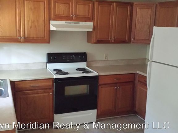 3rd image of 940 Kendall Dr