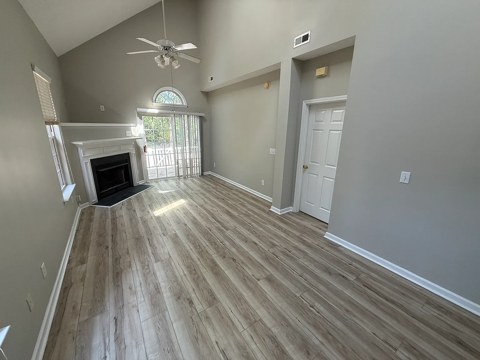 930 Cinnamon Dr — Photo 4