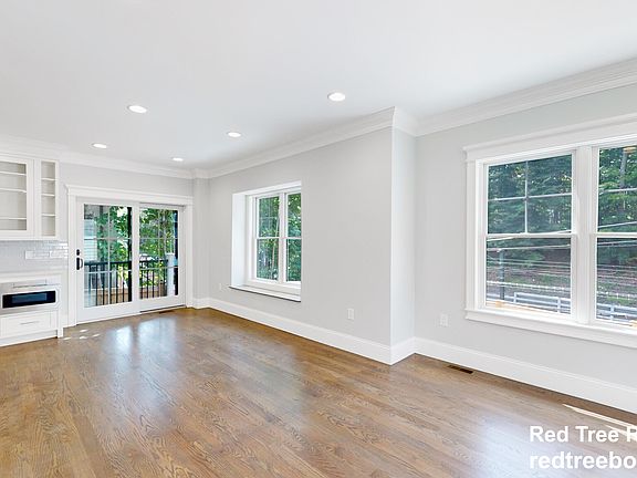 3rd image of 101 Sumner Rd #A