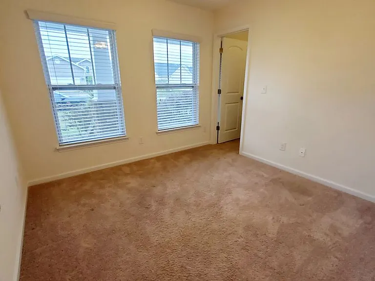 504 Cedar Lakes Dr — Photo 22
