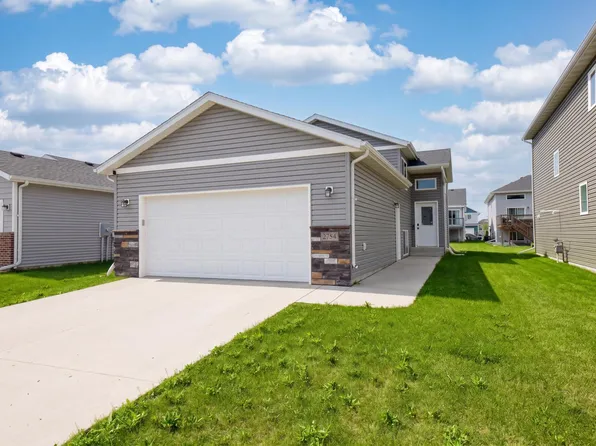 2754 10th St W, West Fargo, ND 58078