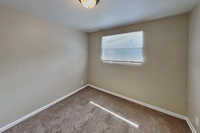 1918 E Noel St — Photo 14