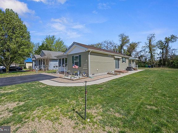 2nd image of 103 Barefoot Ln