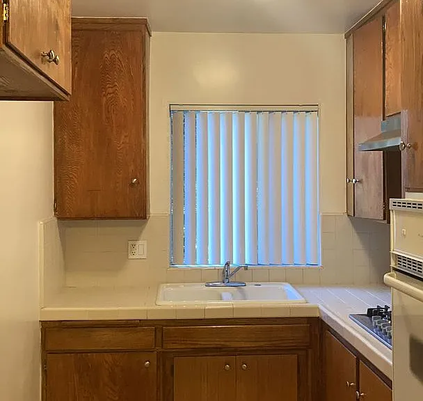 1015 E 4th St #21 — Photo 10