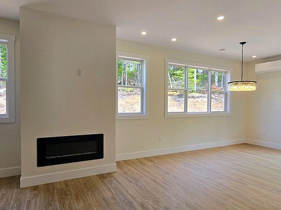 3rd image of 124 Parish St