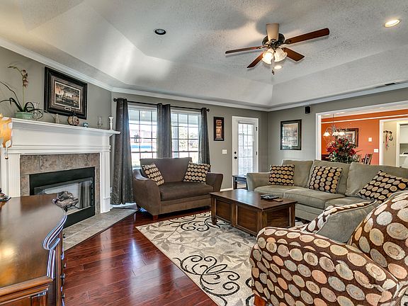5th image of 10224 Magnolia Ct