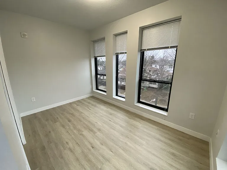 3325 E 52nd St #203 — Photo 15