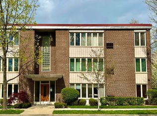 701 Busse Hwy APT 2B, Park Ridge, IL 60068