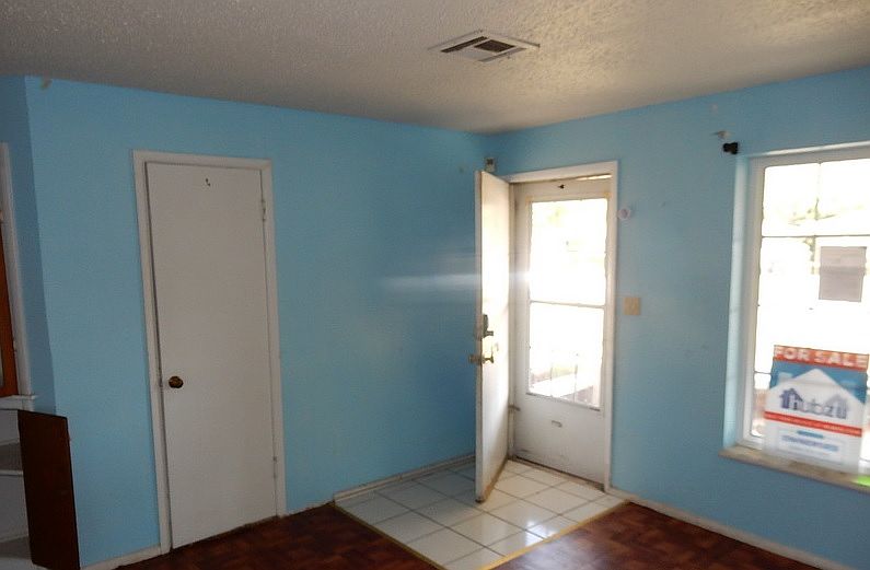 1st image of 813 SW 47th St