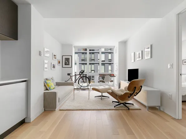 545 West 48th Street image 1 of 7